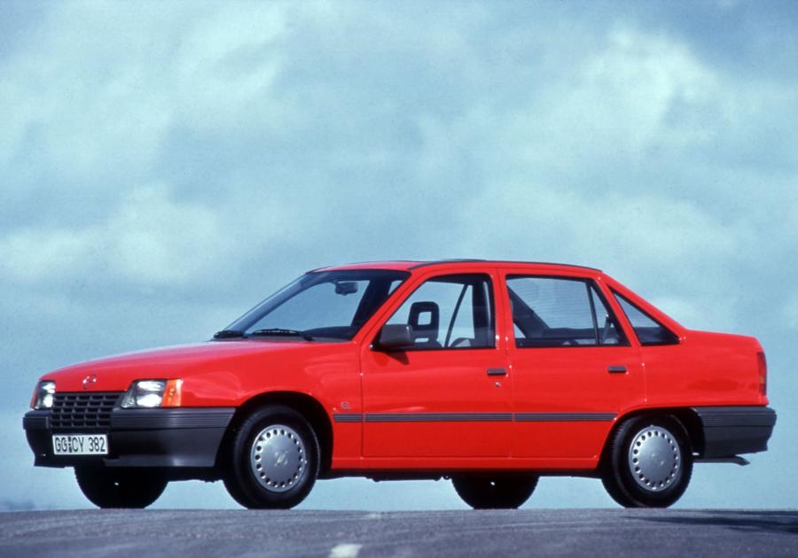  Opel Kadett GL Sedan (E) 1985 года  (фото 13 из 27)